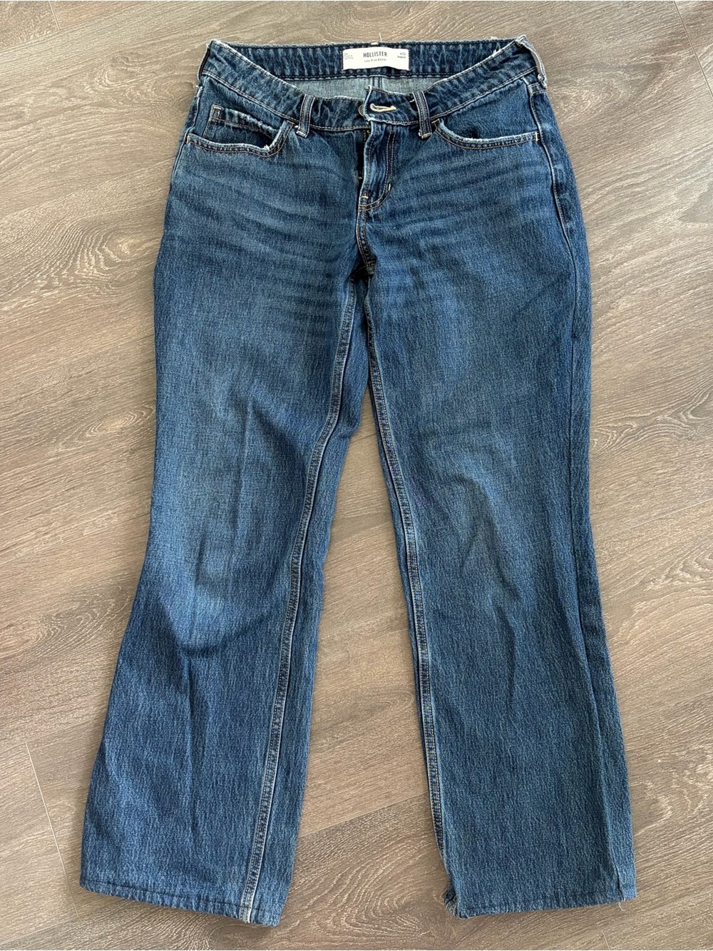 Hollister Low-Rise Baggy Jeans - Picture 5 of 7